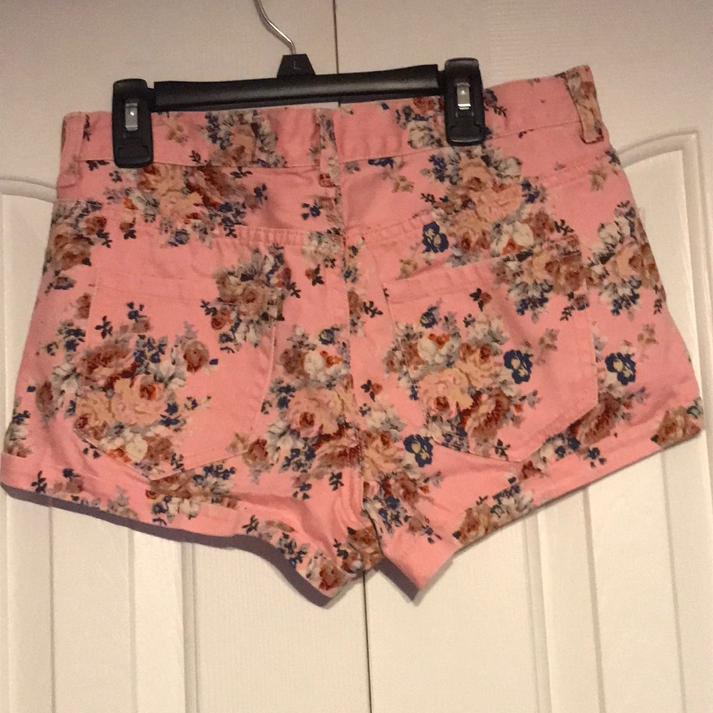 Shorts - Picture 3 of 3